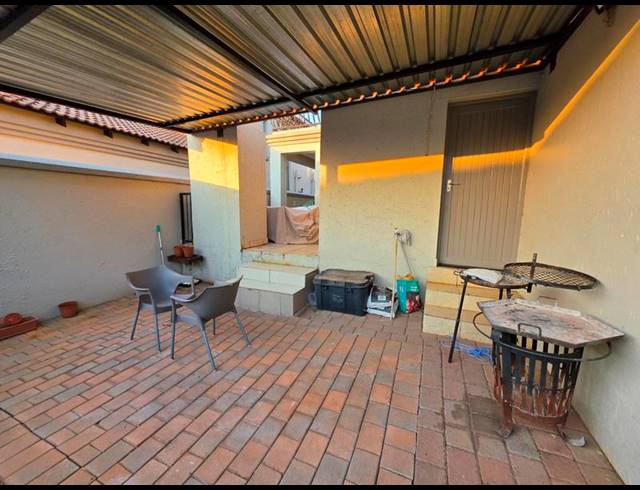 5 BEDROOM PROPERTY TO RENT IN DIE HOEWES